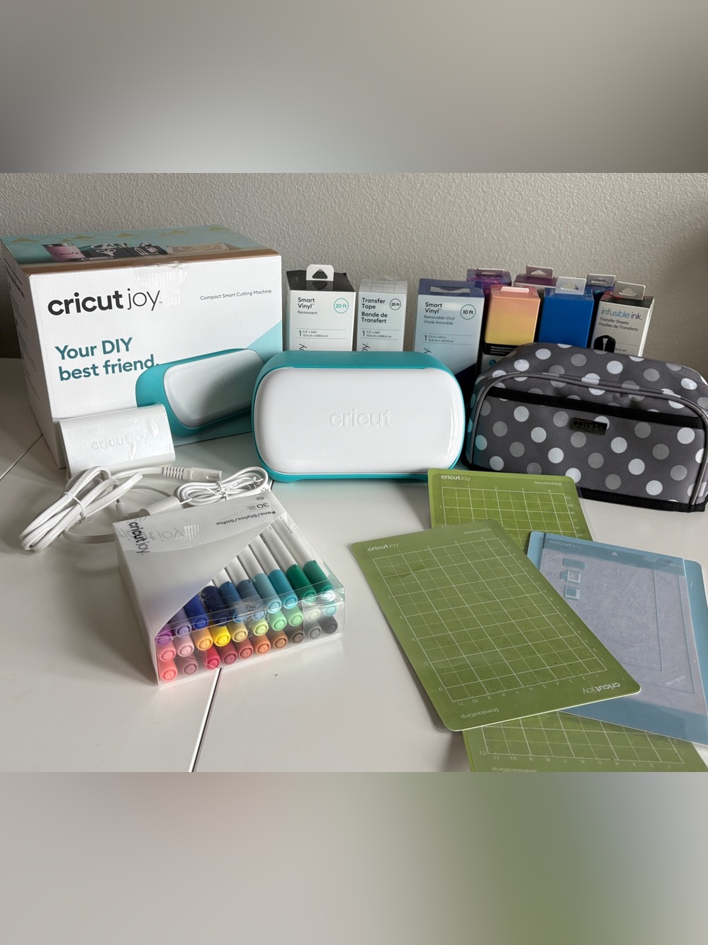 Cricut Joy Compact Cutting Machine in Teal and White with Accessories